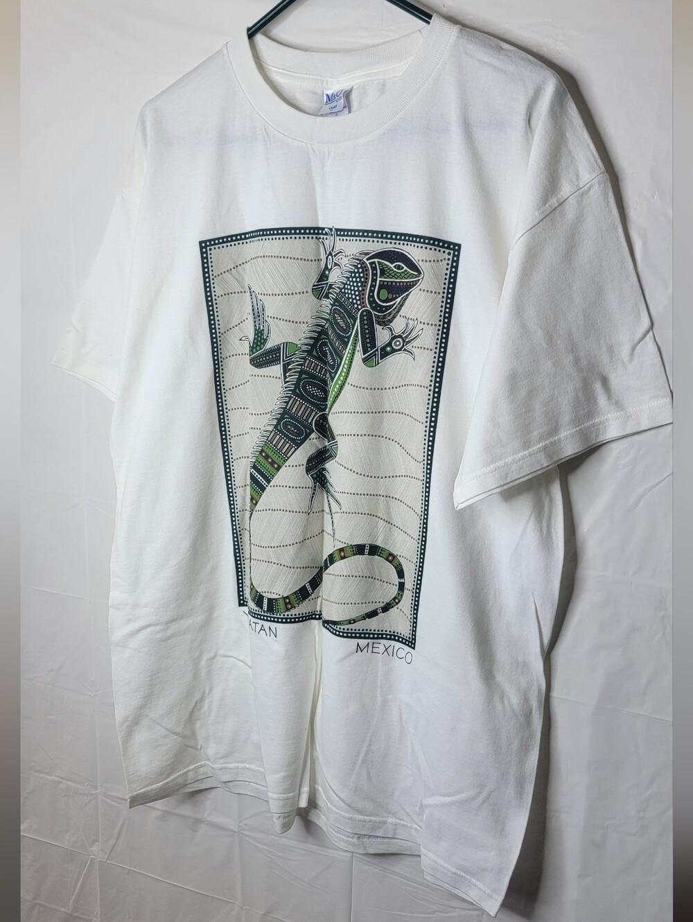 White T-Shirt with Green Lizard Graphic - Mexico Design